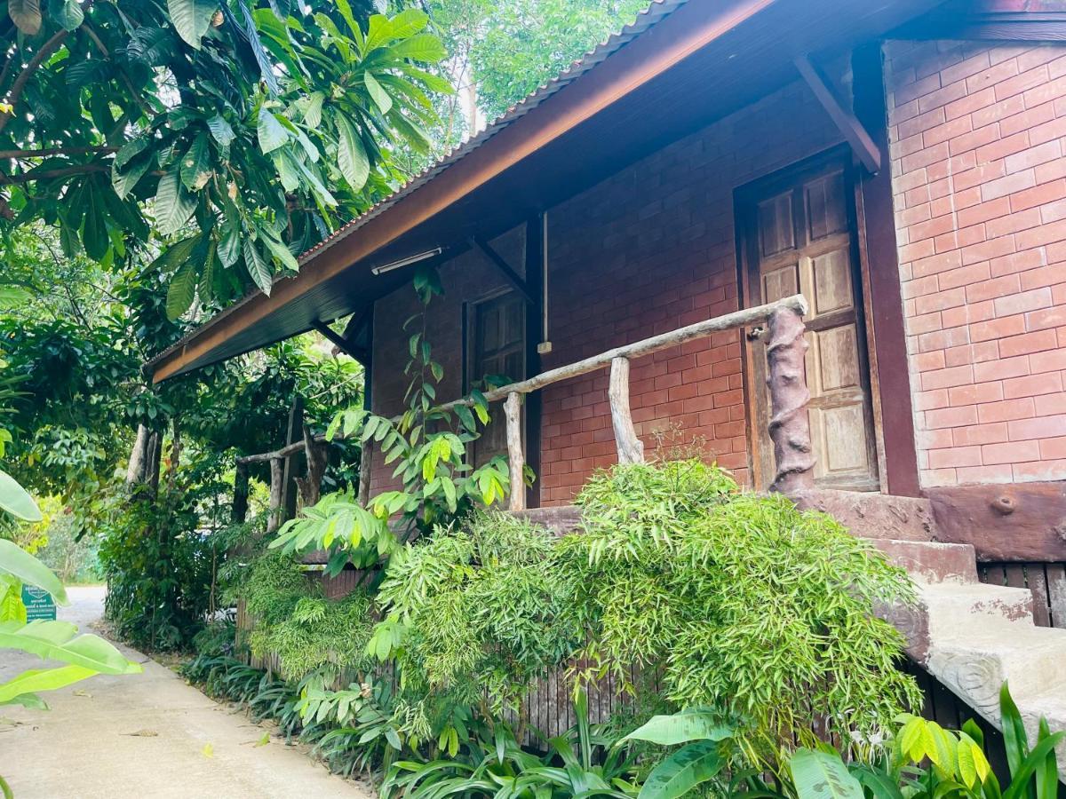 Khao Sok National Park Khaosok Monkeys & River Camps מראה חיצוני תמונה